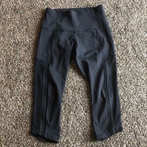 Black lululemon capris!!